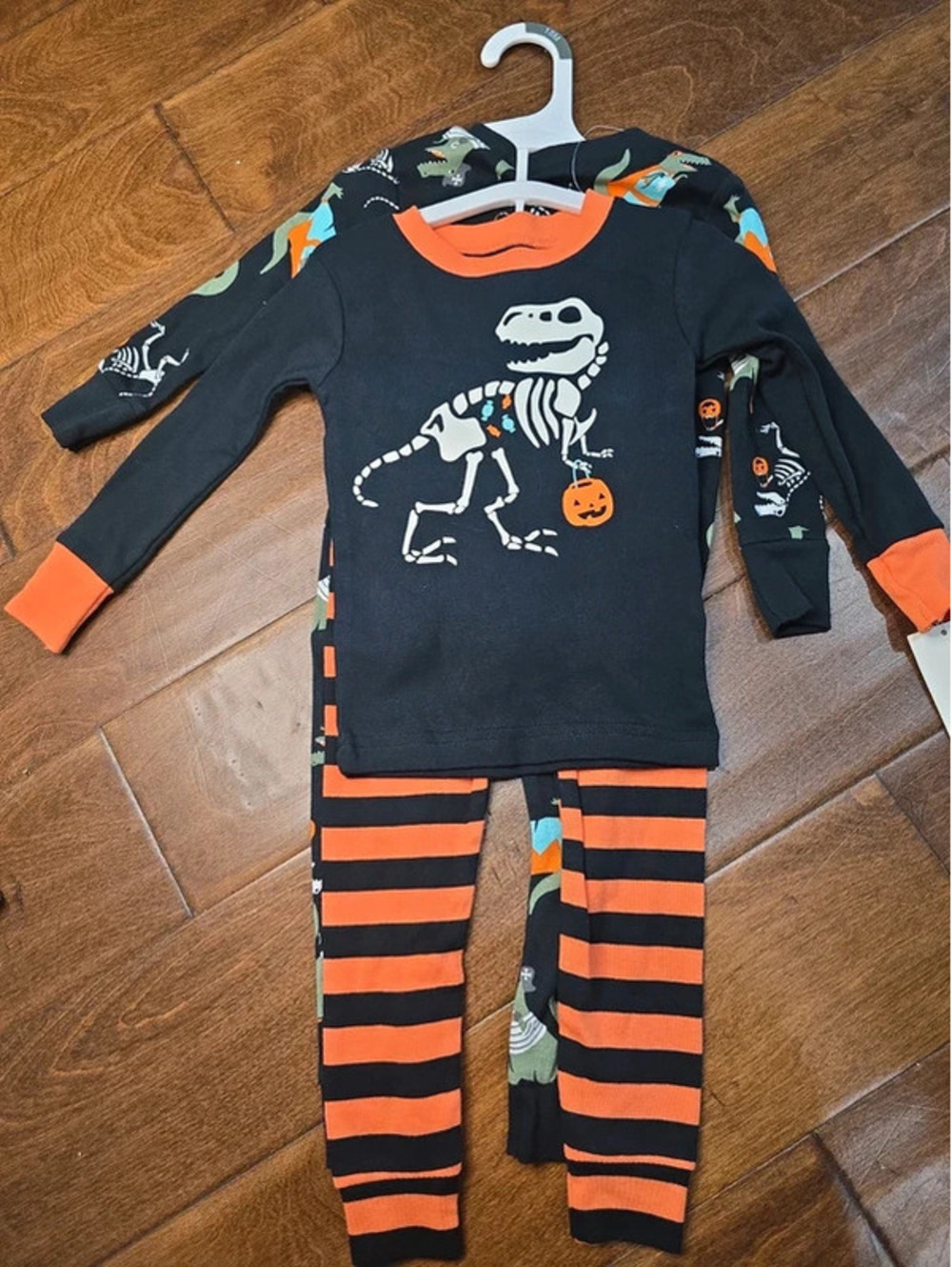 18m brand new halloween pajamas from carter's item 598G8
